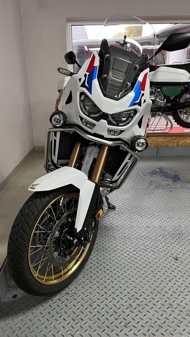 CRF1100D4-6.jpeg