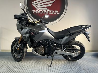 CRF1100D4-schw-5.jpeg