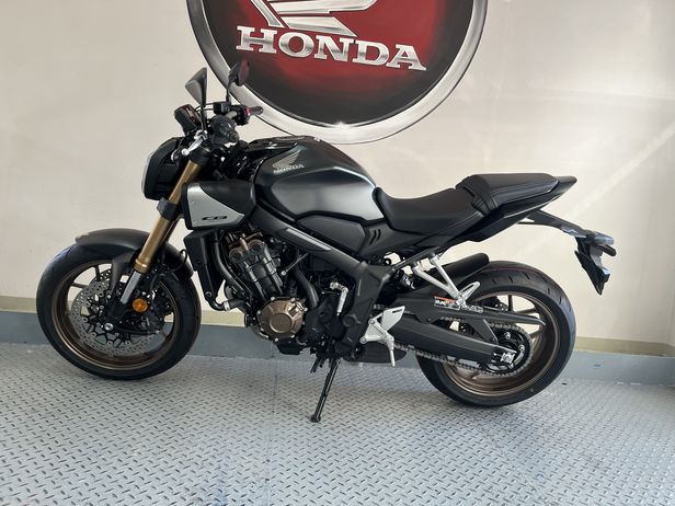 cb650-schw-1.jpg